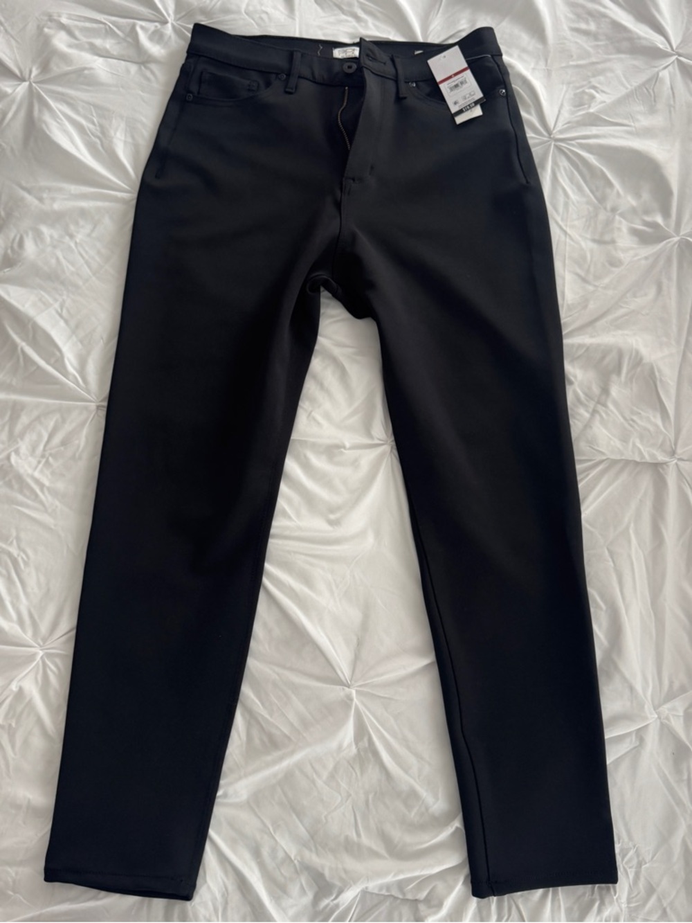 Black scuba skinny pants.